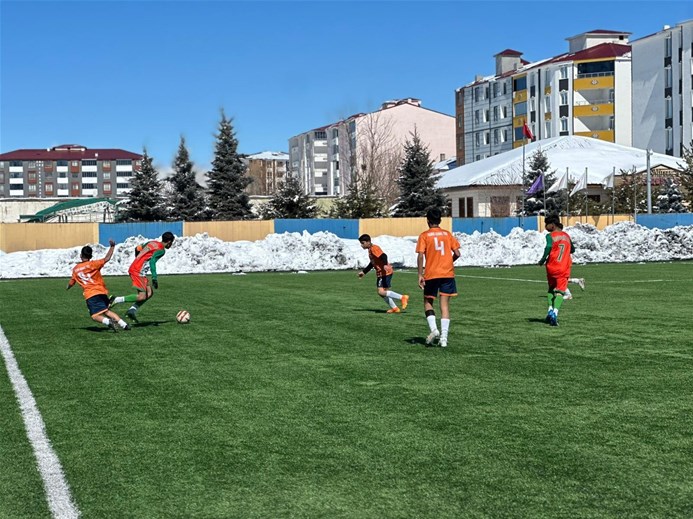 Gençlik ve Spor İl Müdürlüğümüz, Okul Sporları Yıldızlar Kız-Erkek Futbol Grup Müsabakalarına ev sah