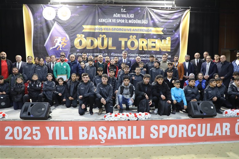 Ağrı Gençlik ve Spor İl Müdürlüğü tarafından düzenlenen "2025 Yılı Sporcu ve Antrenör Ödül Töreni", Kültür ve Kongre Merkezi’nde görkemli bir programla gerçekleştirildi.