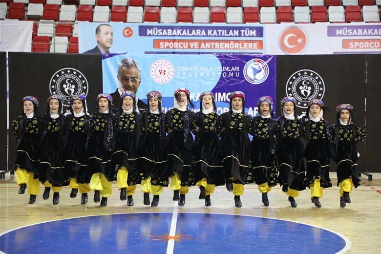 Ağrı’da Halk Oyunları İl Birinciliği Yarışmaları Yapıldı